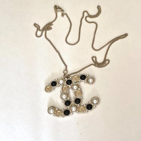 AUTHENTIC RARE - Chanel CC Gold, Black & Pearl Large Pendant Necklace - Picture 4 of 13